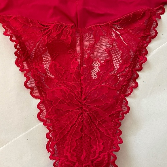 NWT & NWOT All 3 Thongs Are Large Were Packed Away - Picture 10 of 11